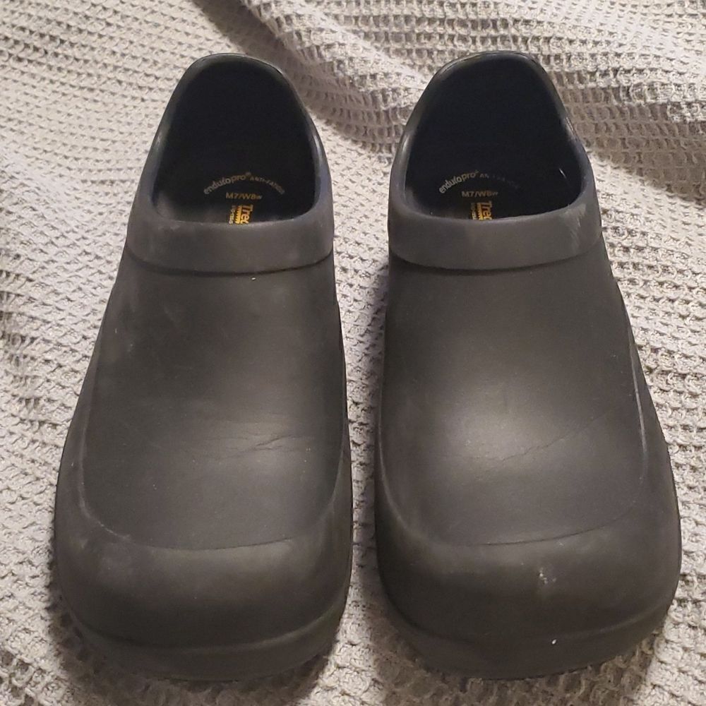 TredSafe Slip Resistant Shoes - Picture 2 of 5